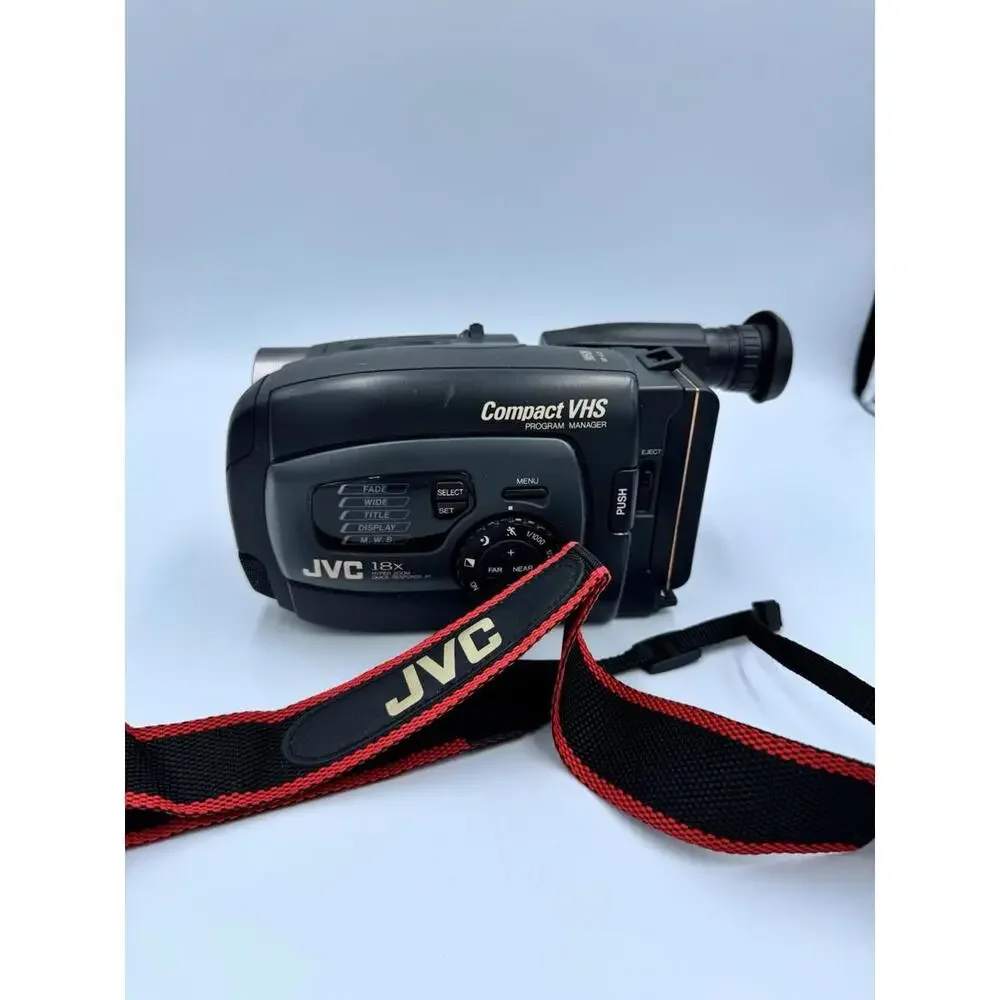 JVC 18X Hyper Zoom Quick Response AF Compact VHS Program Manager GR-AX42OU W BAG